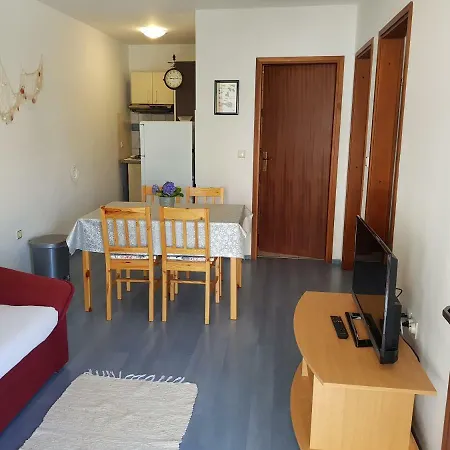 Ruzmarin Apartman *