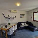 Ruzmarin Apartment *