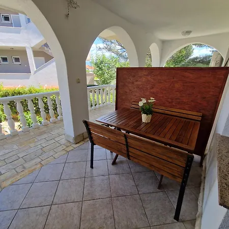 Ruzmarin Appartement Šilo